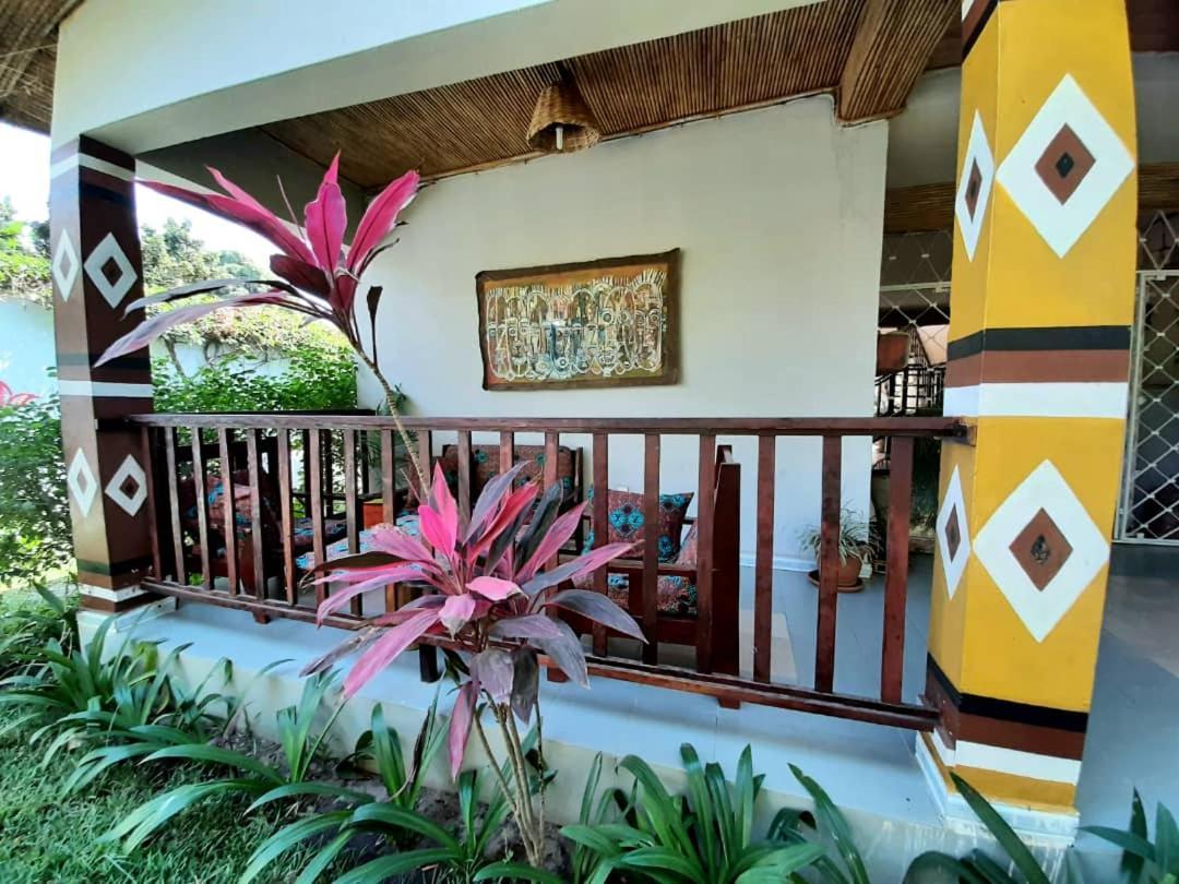 Casa Hotel Sinkiling Gambia Серекунда Екстериор снимка
